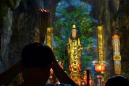 Bồ-tát Quán Thế Âm được Phật giáo đồ Bắc tông xem là "mẹ hiền" thường cứu khổ, cứu nạn